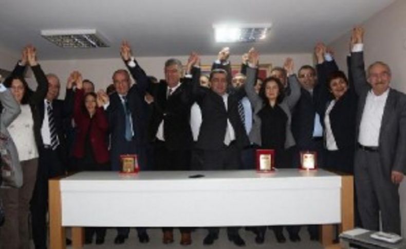 CHP İzmir'de rekor yönetim: Tam 3 yıl oldu!